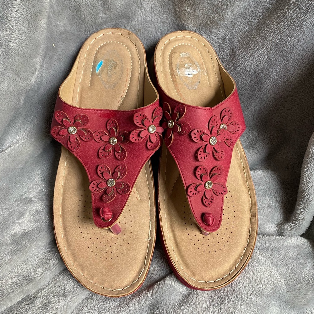 Atalina Comfort Cushion Sandles Flowers Thong Flip Flop Faux Leather Sz 10